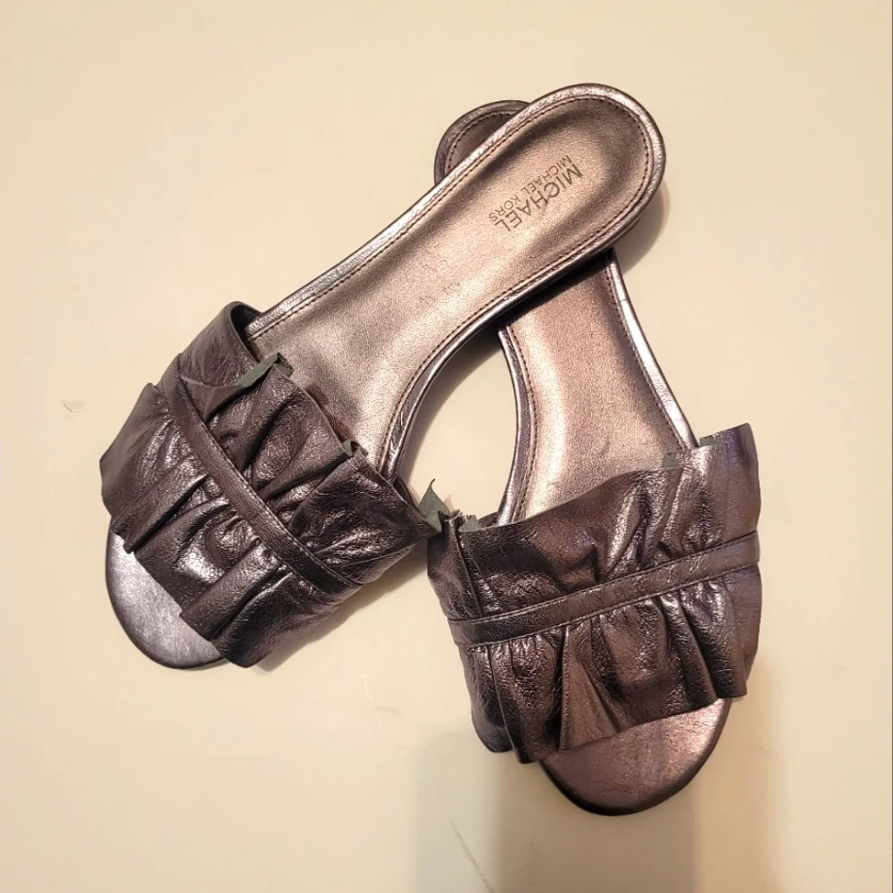 Michael Kors Silver Leather Ruffle Trim Sandals EUC 8 Coastal Prep Boho Girly